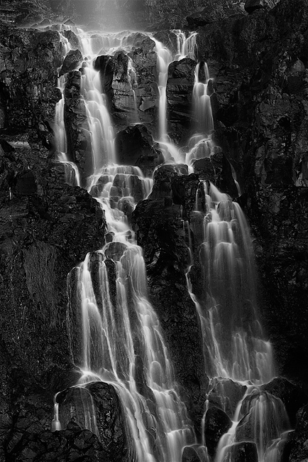  Fotografie Detail vodopádu u městečka Faja Grande na východní straně ostrova Flores - Portugalsko, Azorské ostrovy (Azory). Azorské ostrovy jsou díky častému dešti plné různých vodopádů. Nejdete zde vodopády malé i několik desítek metrů vysoké